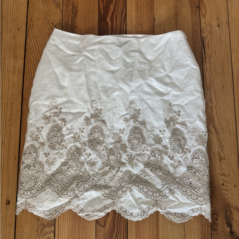 Ann Taylor White and Beige Embroidered Pencil Skirt
